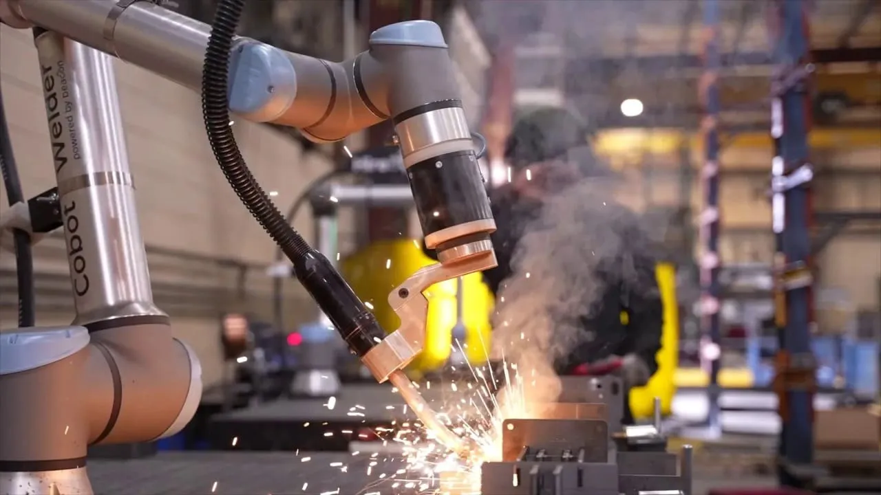 Welding cobot at Advanta
