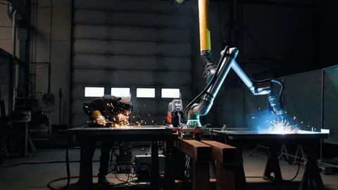 Universal Robots Expands ‘Beyond the Welding Cart’ at FABTECH 2024