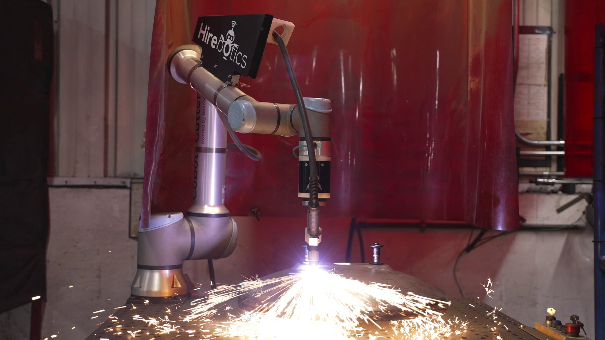 Cobot-cutter-in-action-tank-technology-hirebotics