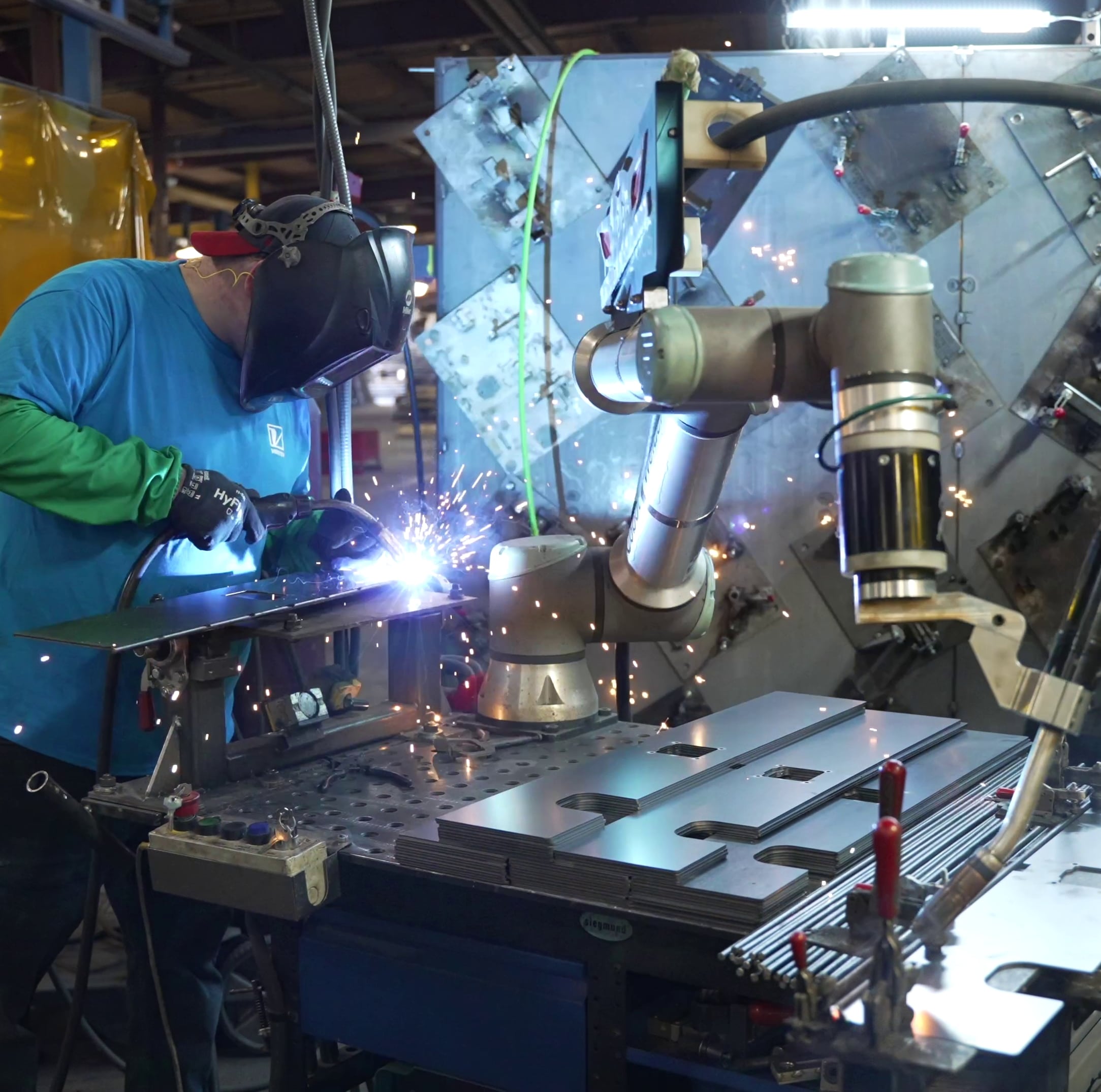 Cobot Cutter | Robotic Plasma Cutting | Easy Programming with Your Phone