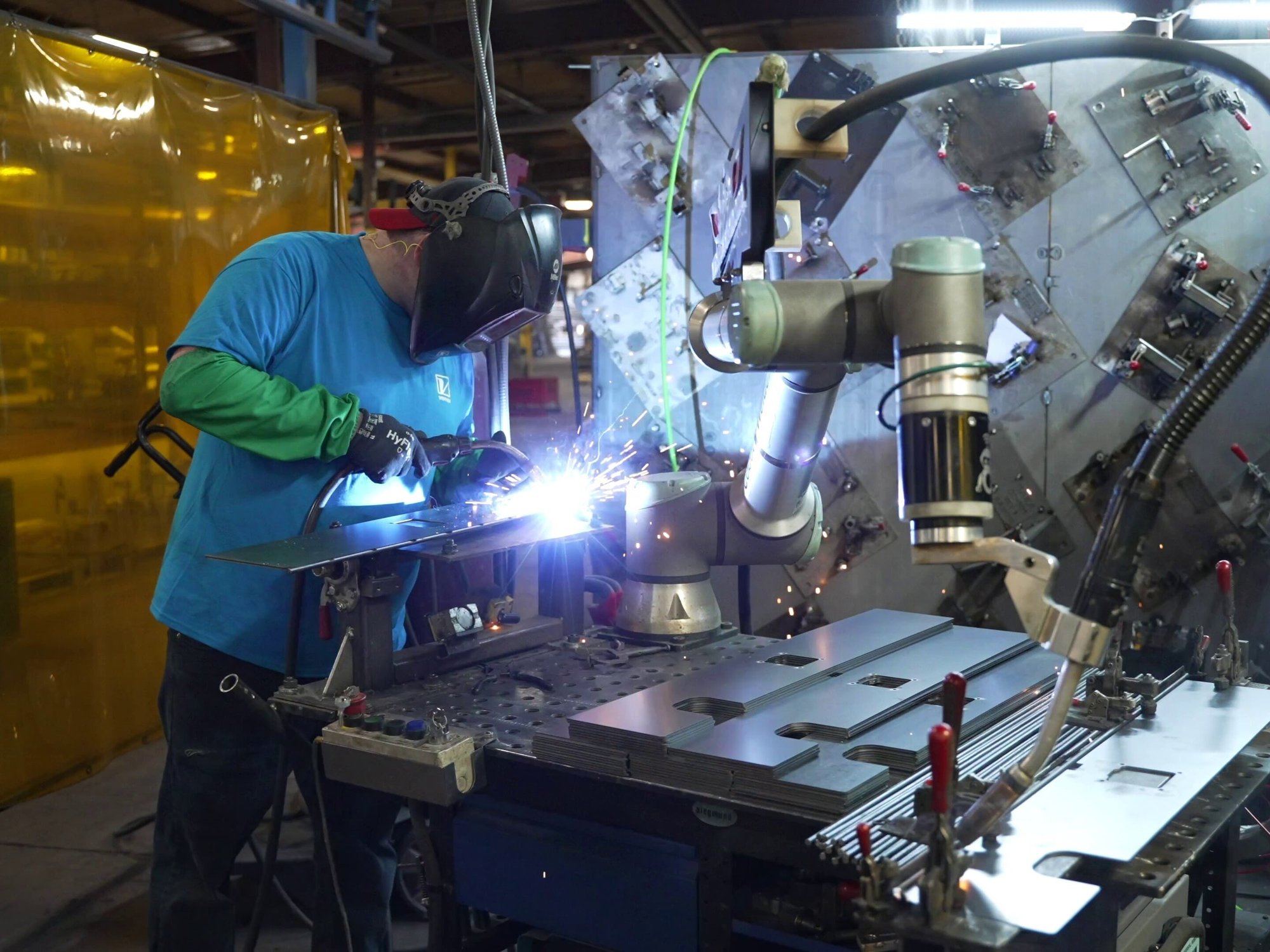cobot-welder-with-welder-productivity-increase