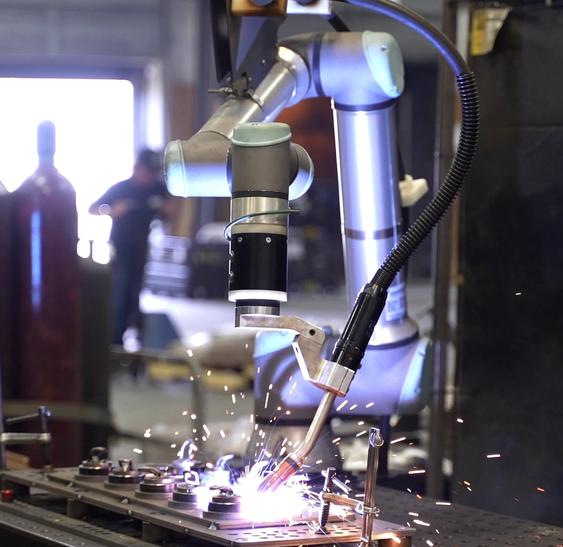 cobot-welder-tacking-at-IMS-vertical