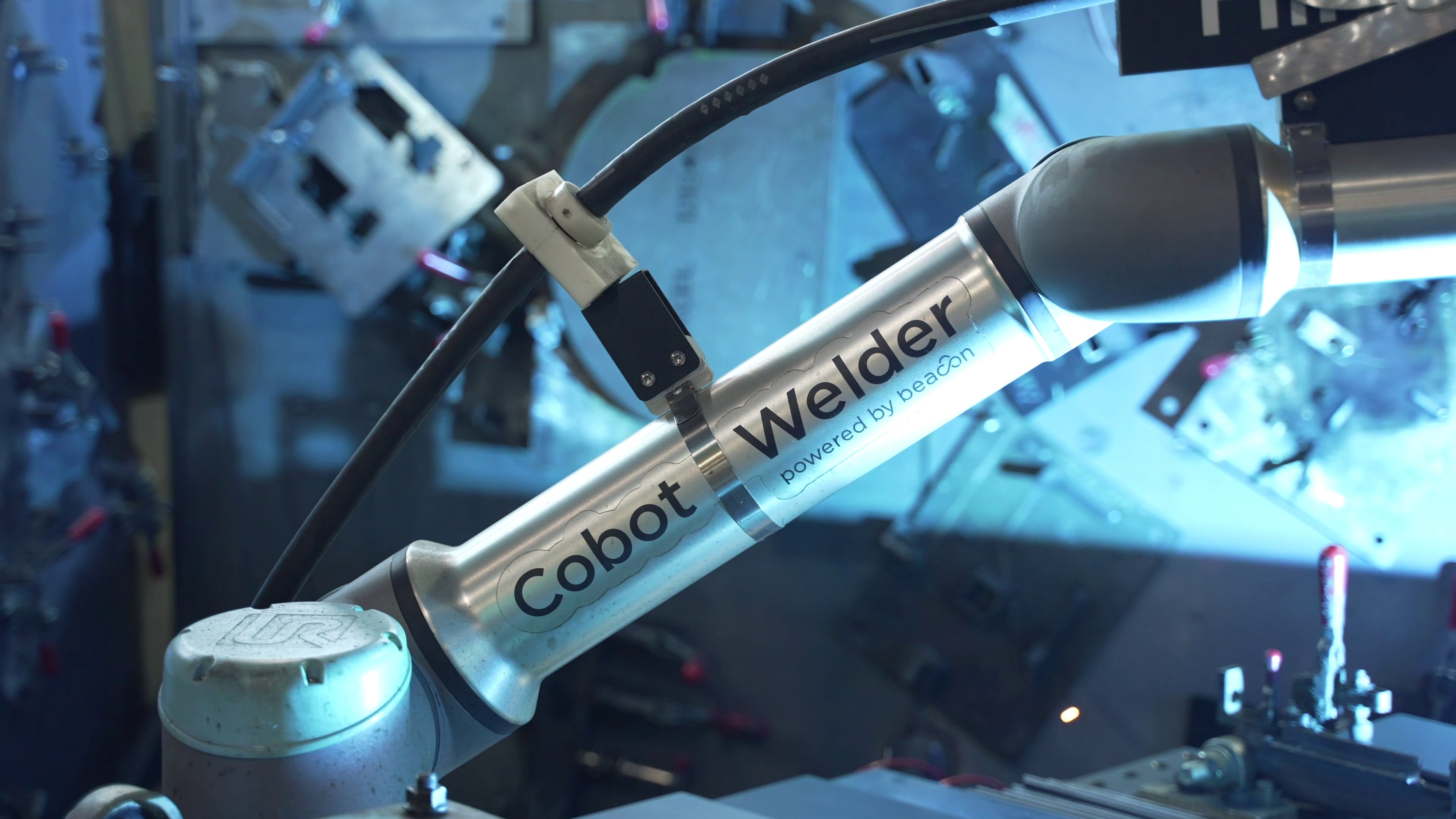 cobot-welder-welding-vortex-comapnies