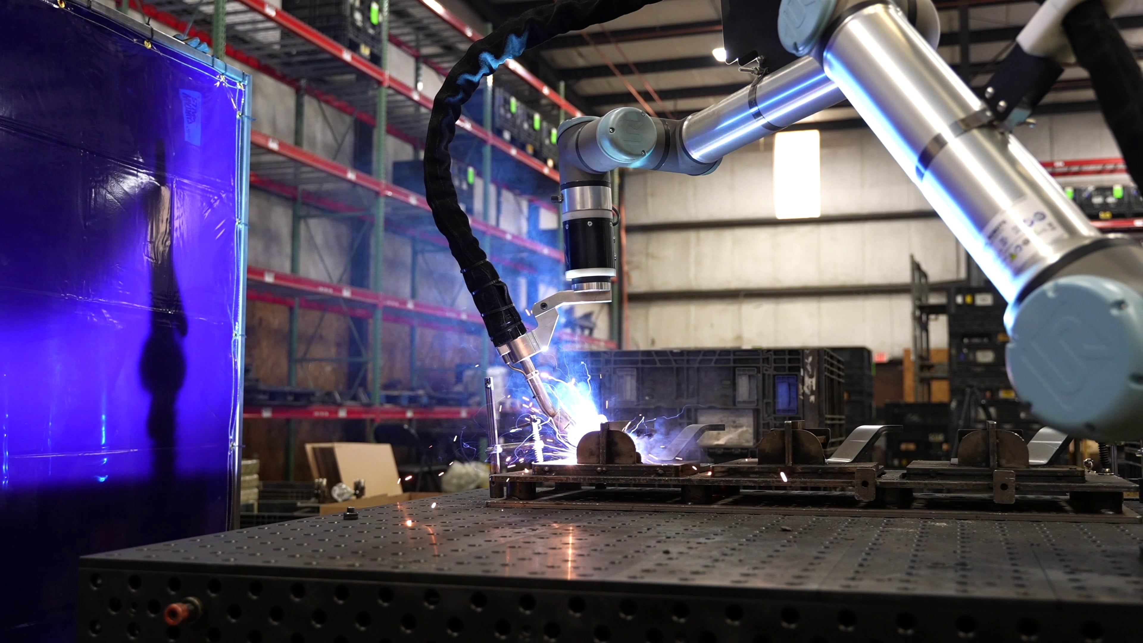 Cobot-welder-welding-at IMS