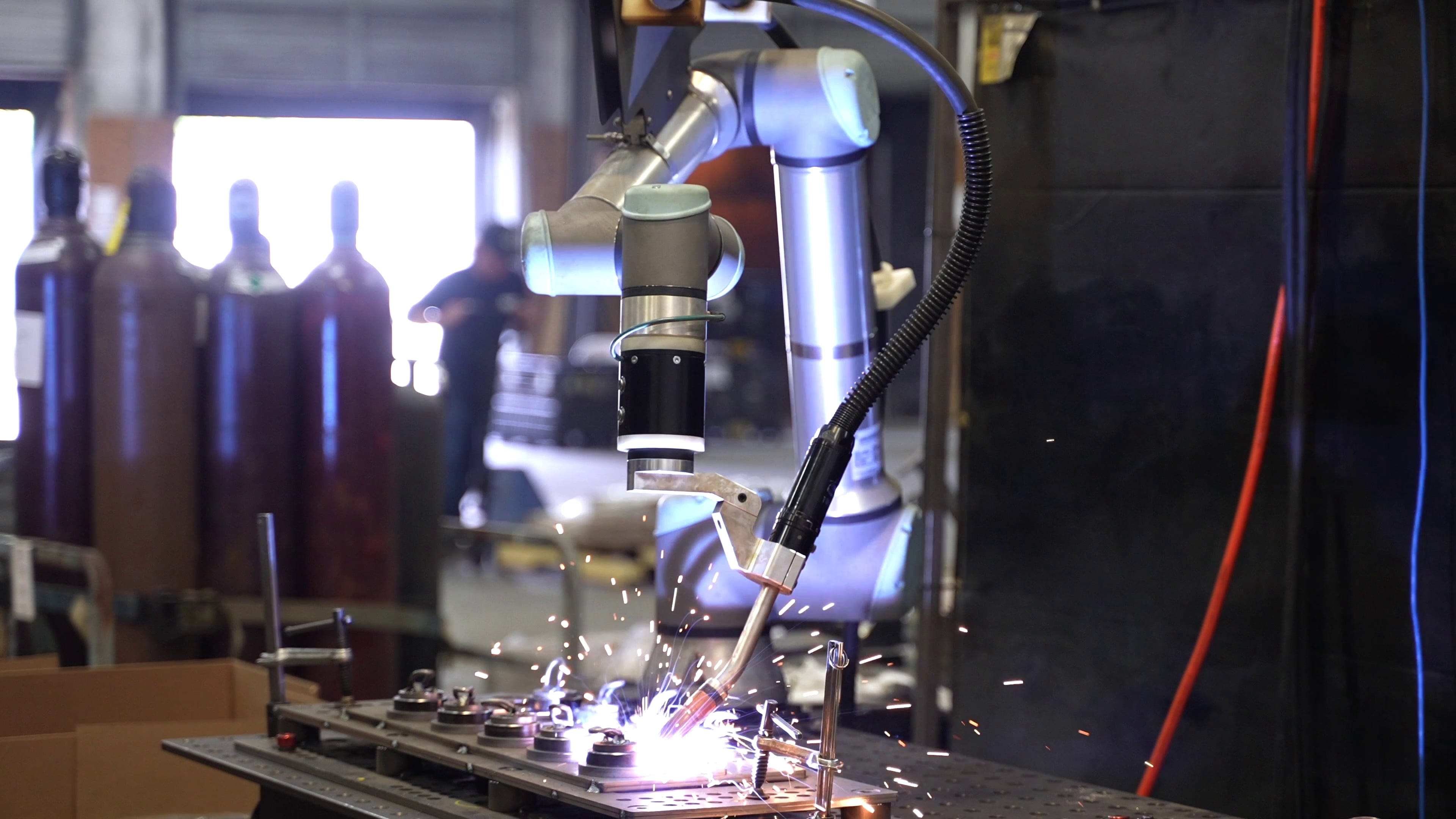 cobot-welder-tacking-at-IMS