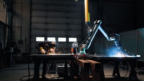 With the same 1750 mm (68.9 in) reach as the popular UR20 cobot model and a significantly slimmer profile, UR8 Long combines reach, stability and precision in a rugged, compact, lightweight form.